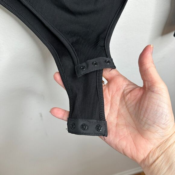 Sophie Anne Keyhole Black Bodysuit Gold Tone Hardware Long Sleeve Rib Knit 2 - Picture 8 of 14